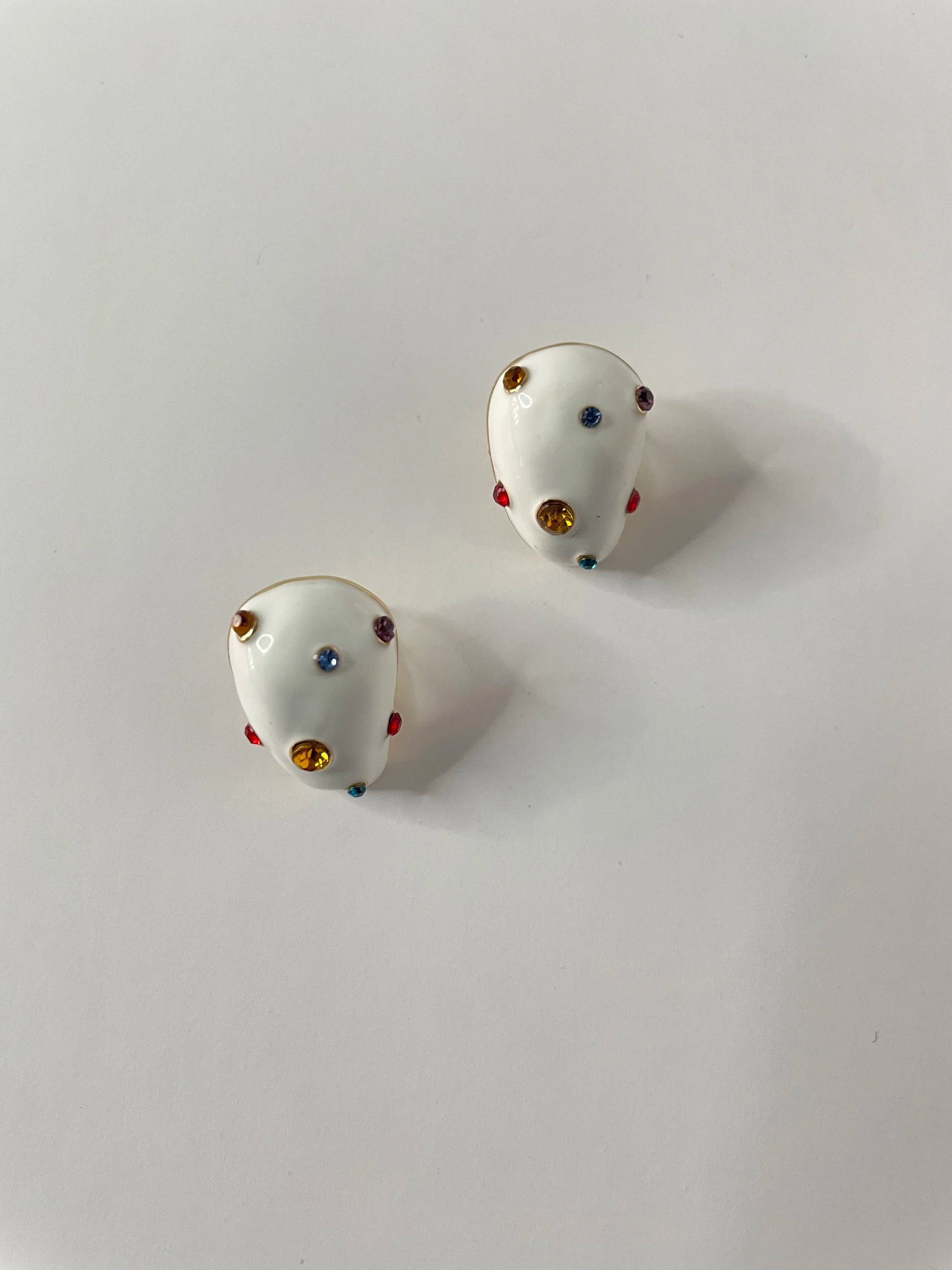 Nontu White Embellished Oval Clip On  Earrings