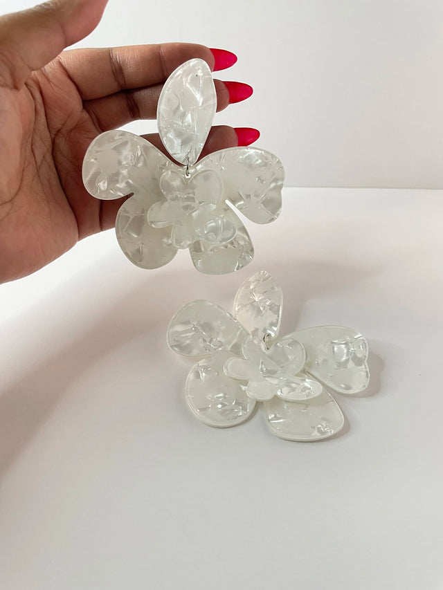 Lavela White Oversized Resin Flower Earrings