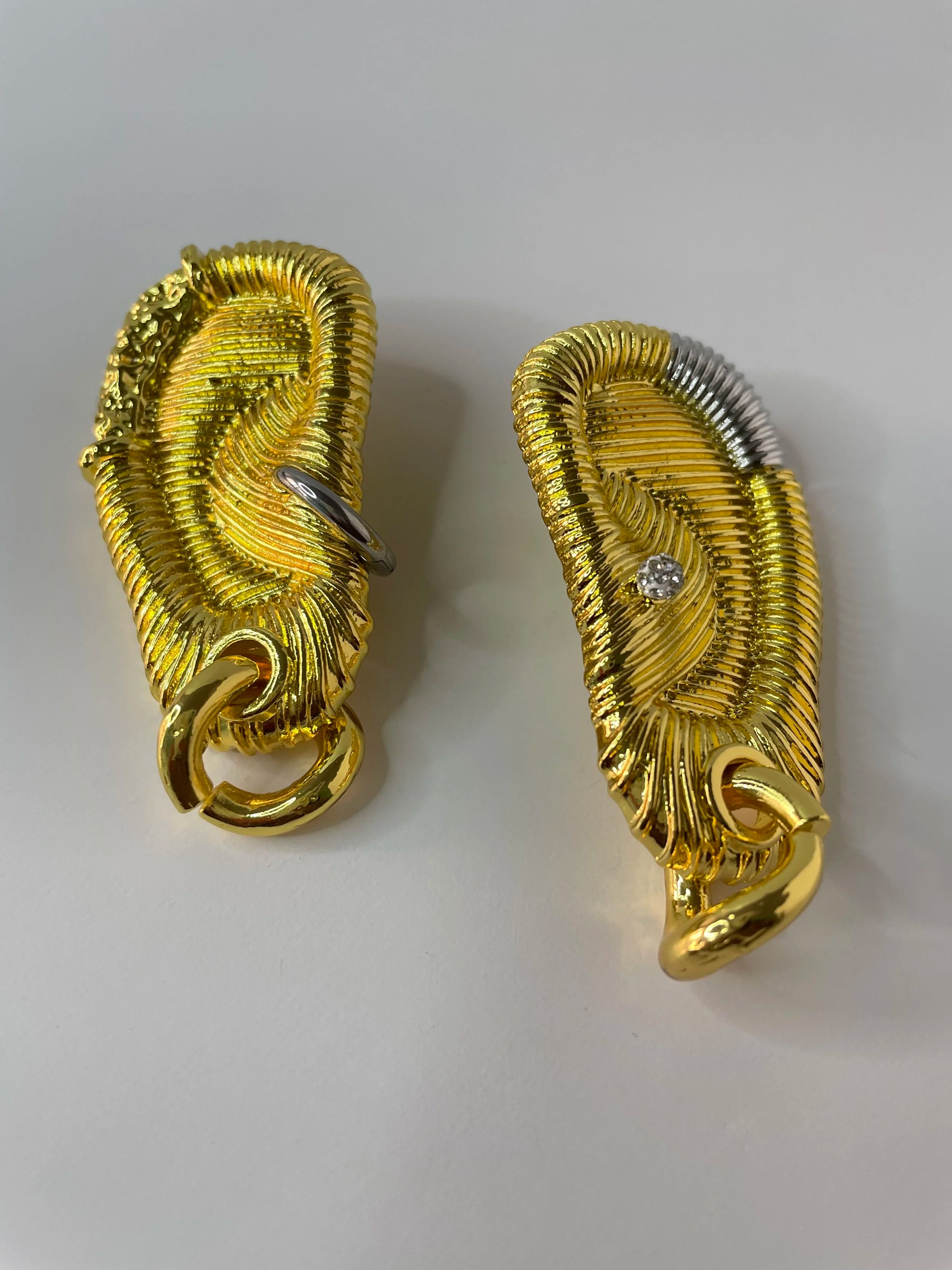 Modaiwa Gold & Silver Oreilles Textured Earrings