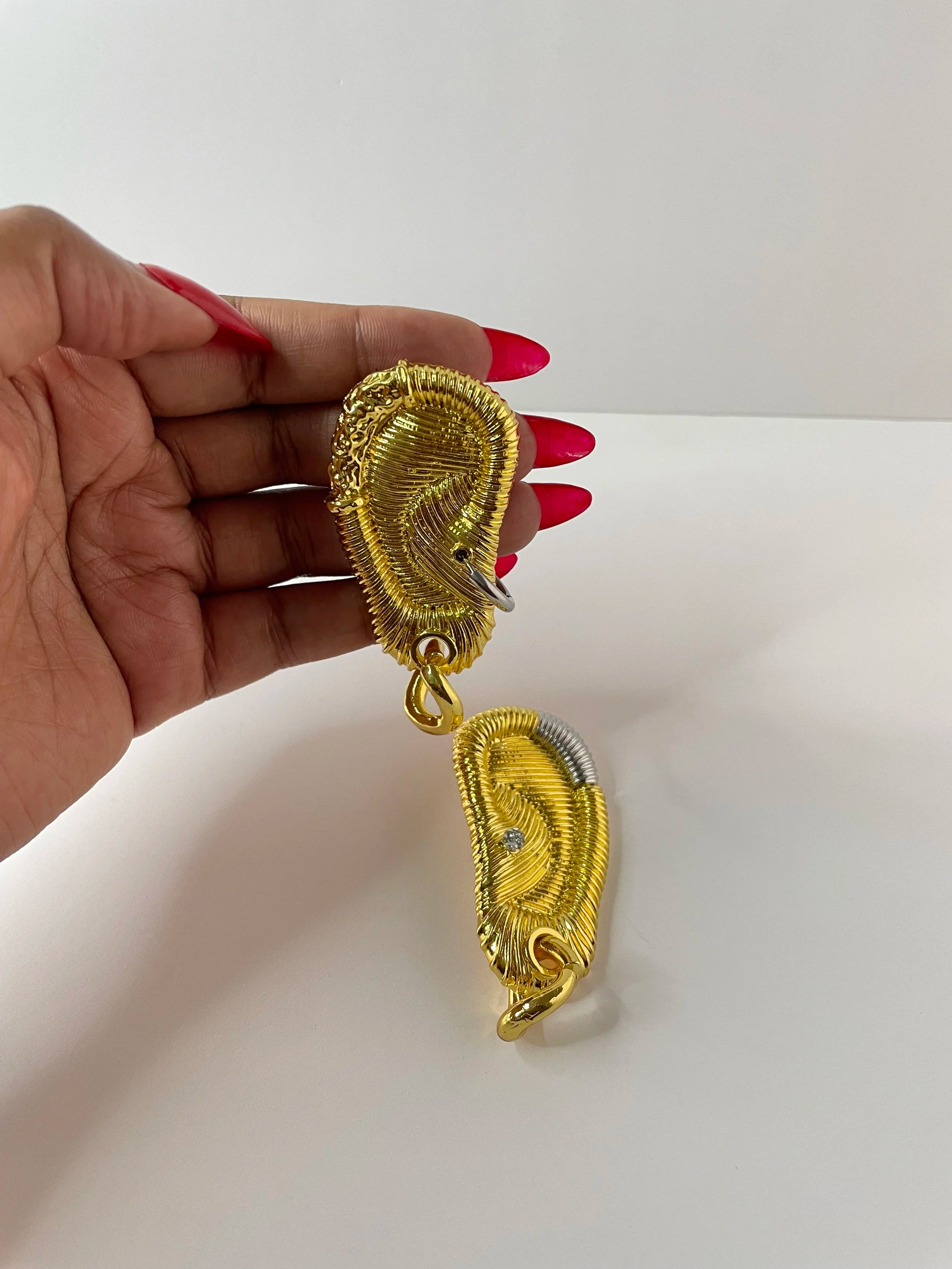 Modaiwa Gold & Silver Oreilles Textured Earrings