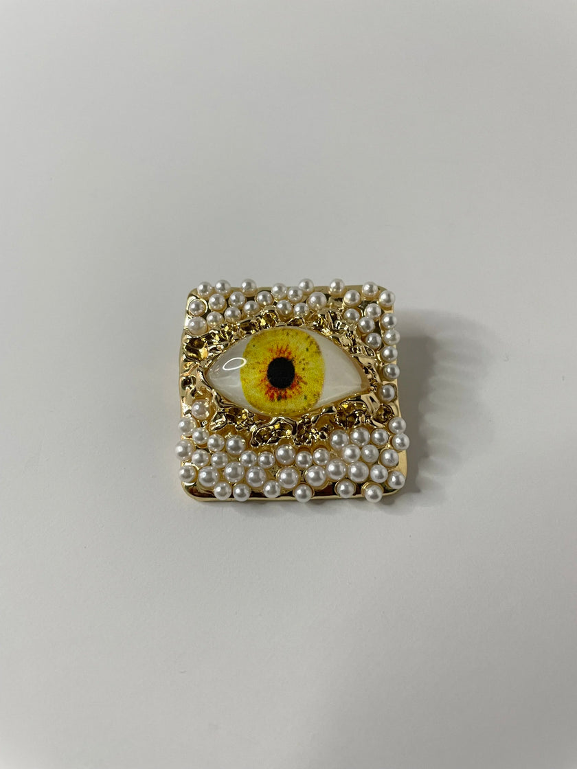 Maetheng Pearl Surrealist Eye Brooch