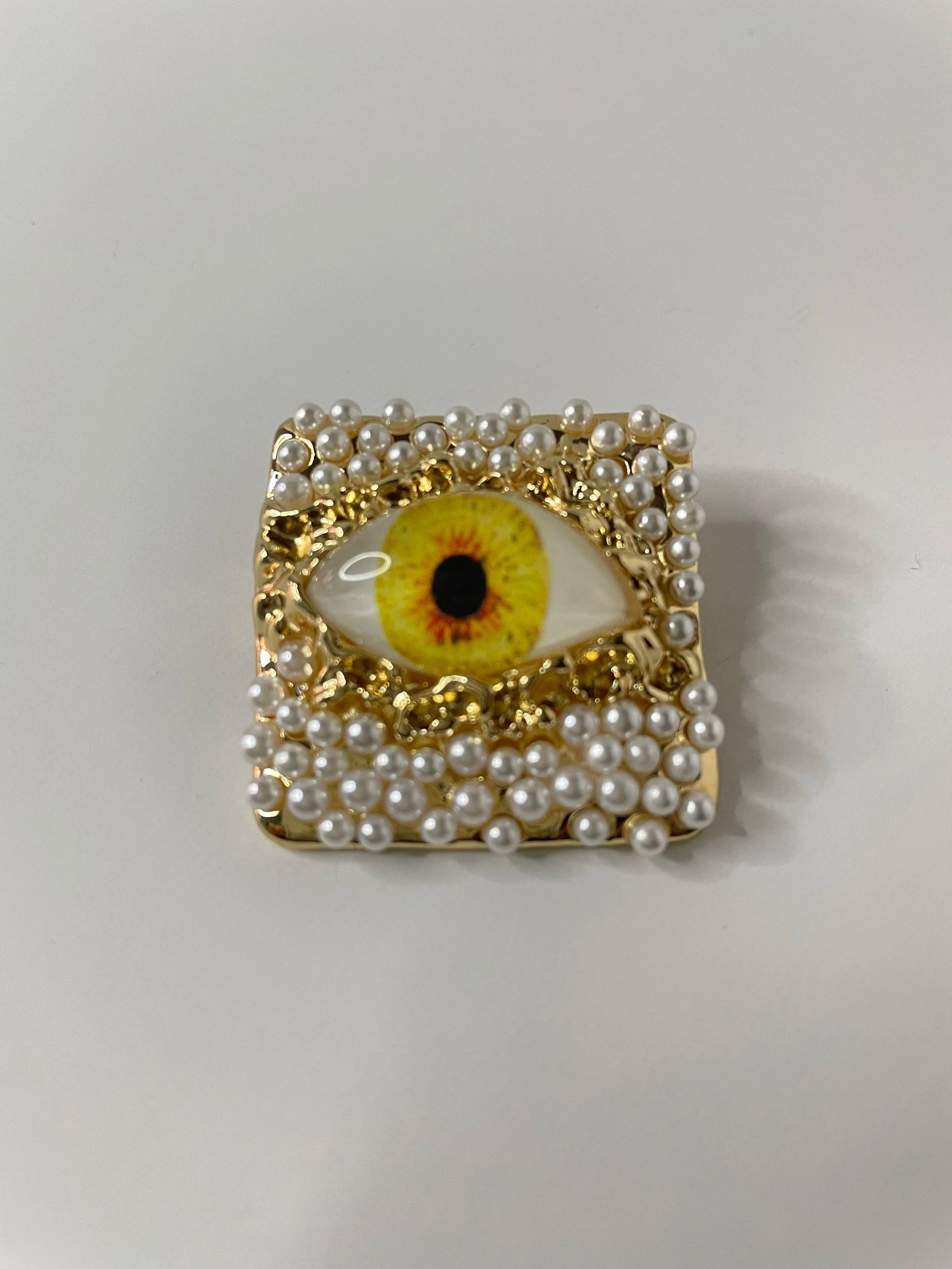 Maetheng Pearl Surrealist Eye Brooch