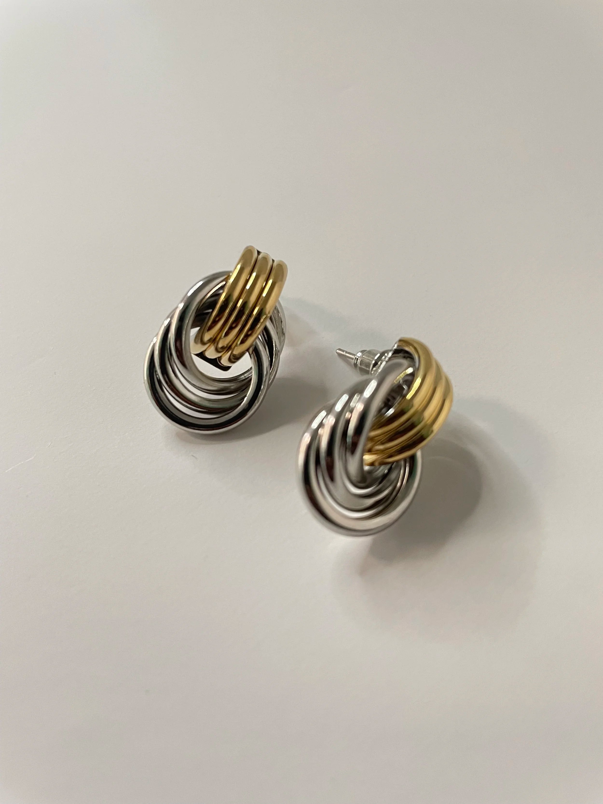 Refi Mixed Metal Swirl Vintage Earring
