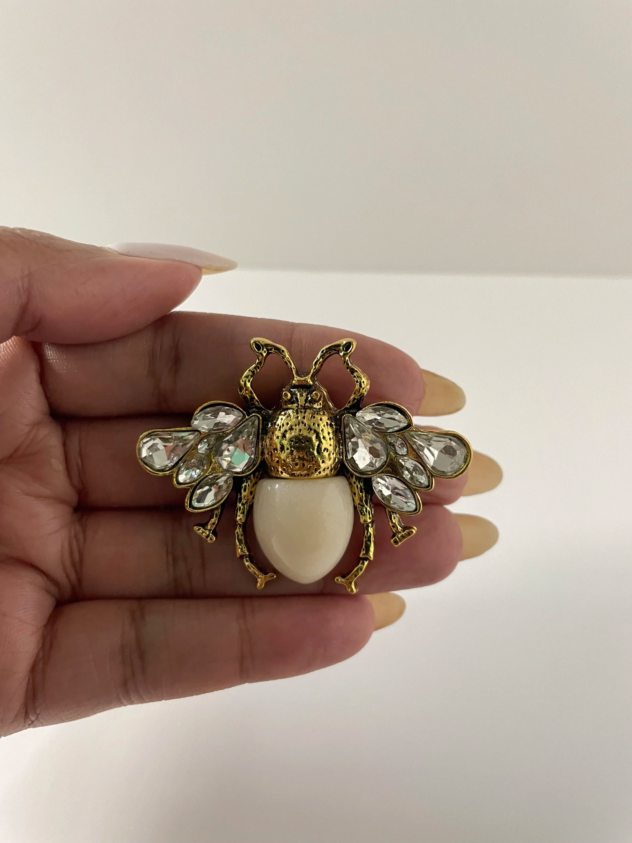 Zesi Embellished Luxe Bee Brooch