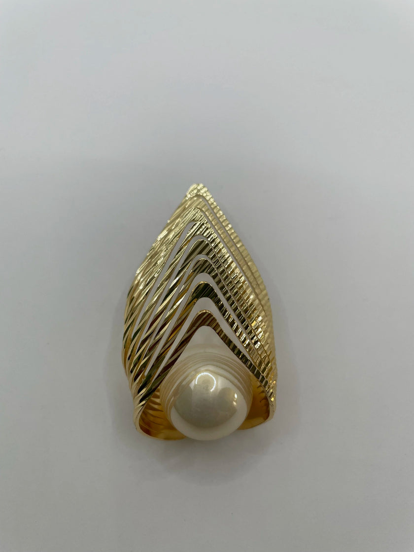 Gugu Gold & Pearl Exaggerated Shell Textured Earring