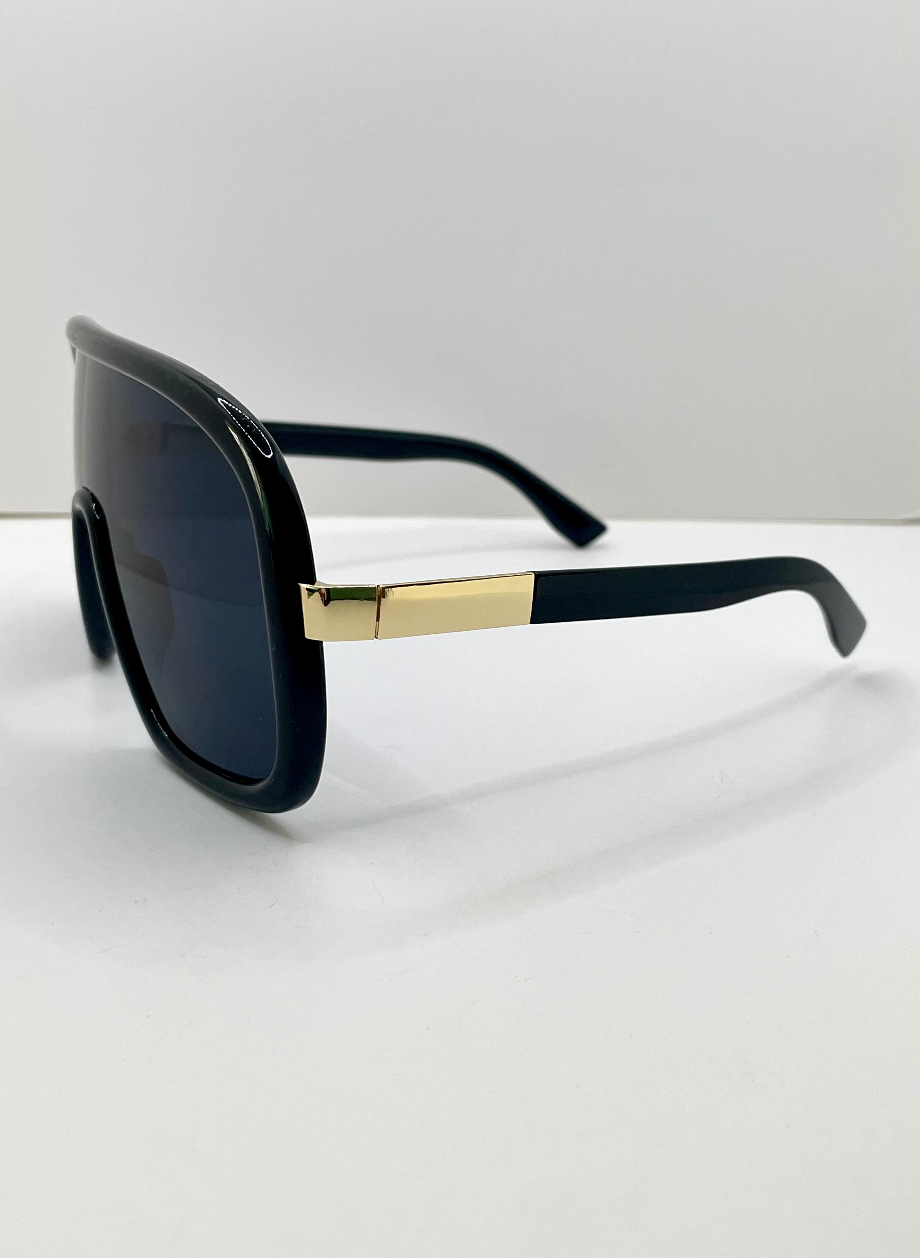 Lotte Oversized Black Visor Style Tinted Lens Sunglasses