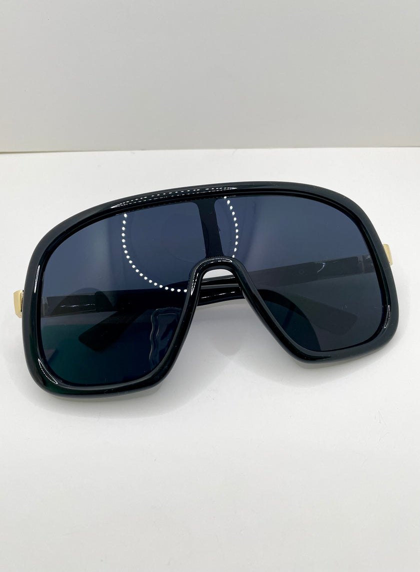 Lotte Oversized Black Visor Style Tinted Lens Sunglasses