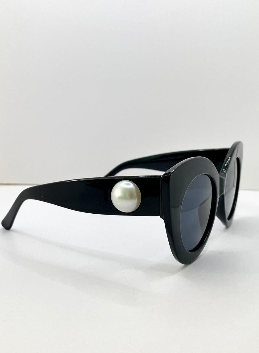 Dudu Black Vintage Cat Eye Style Sunglasses