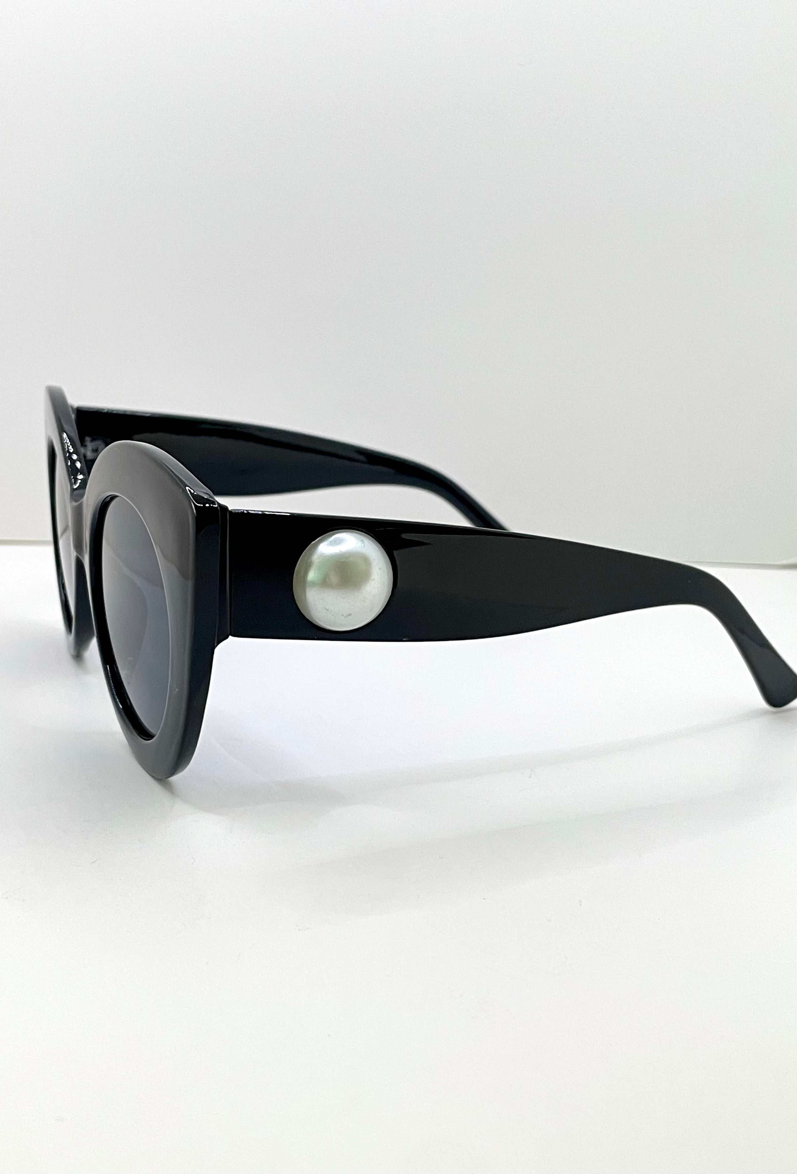 Dudu Black Vintage Cat Eye Style Sunglasses