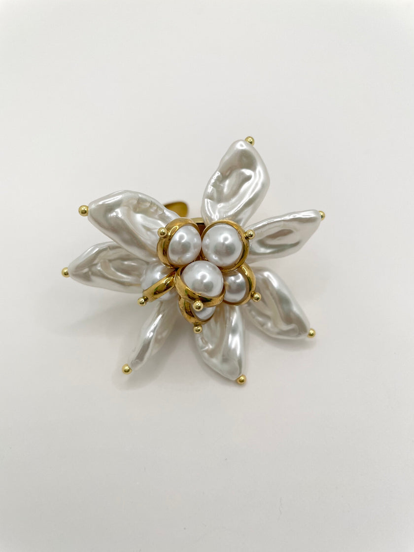 Nolo Gold Oversized Pearl Flower Detail Ring