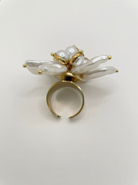 Nolo Gold Oversized Pearl Flower Detail Ring