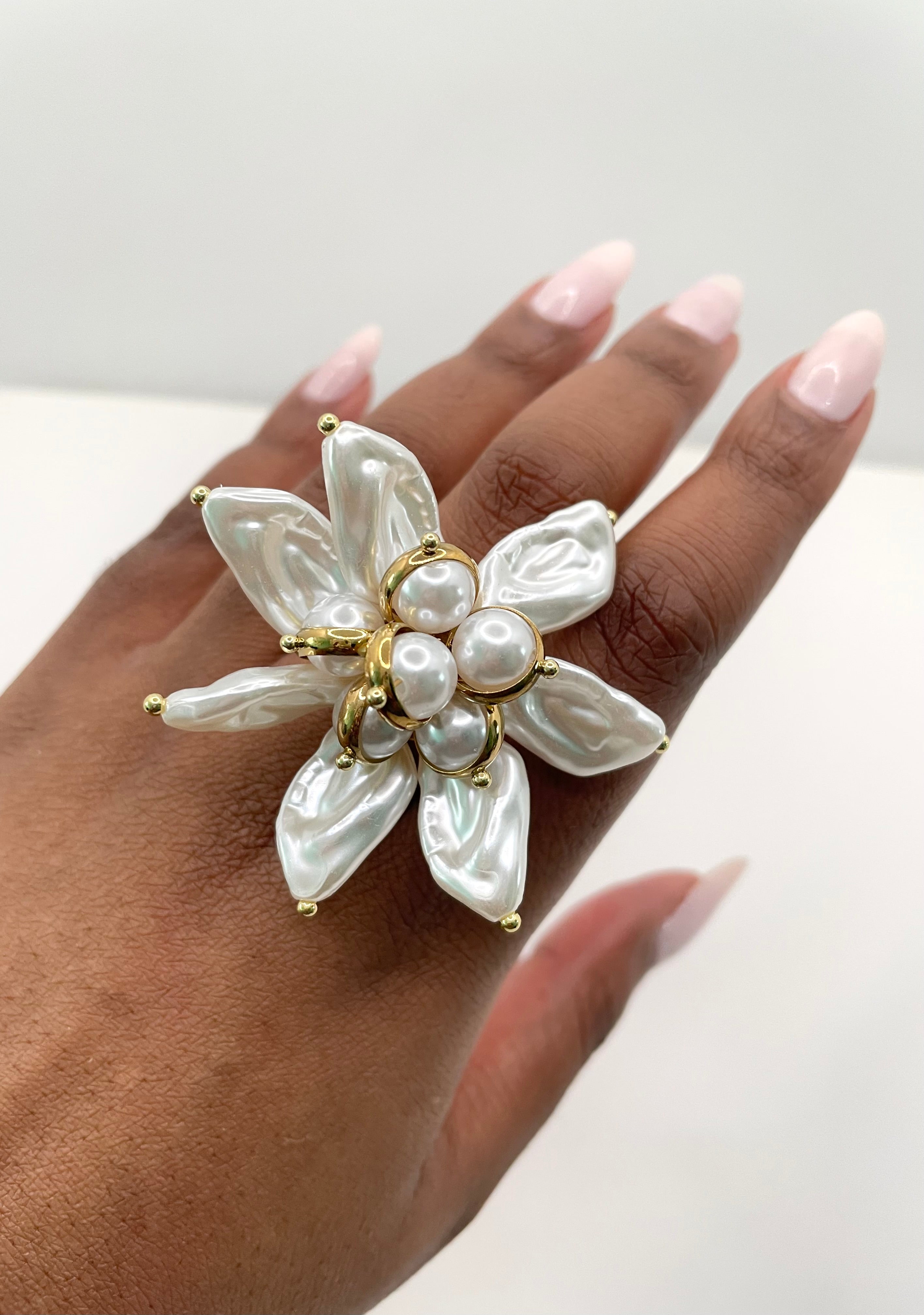 Nolo Gold Oversized Pearl Flower Detail Ring