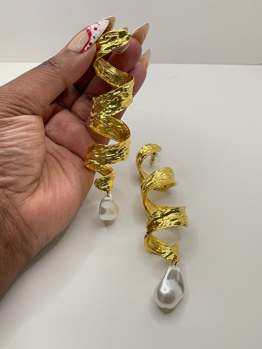 Nesisa Gold & Pearl Textured Ribbon Earrings