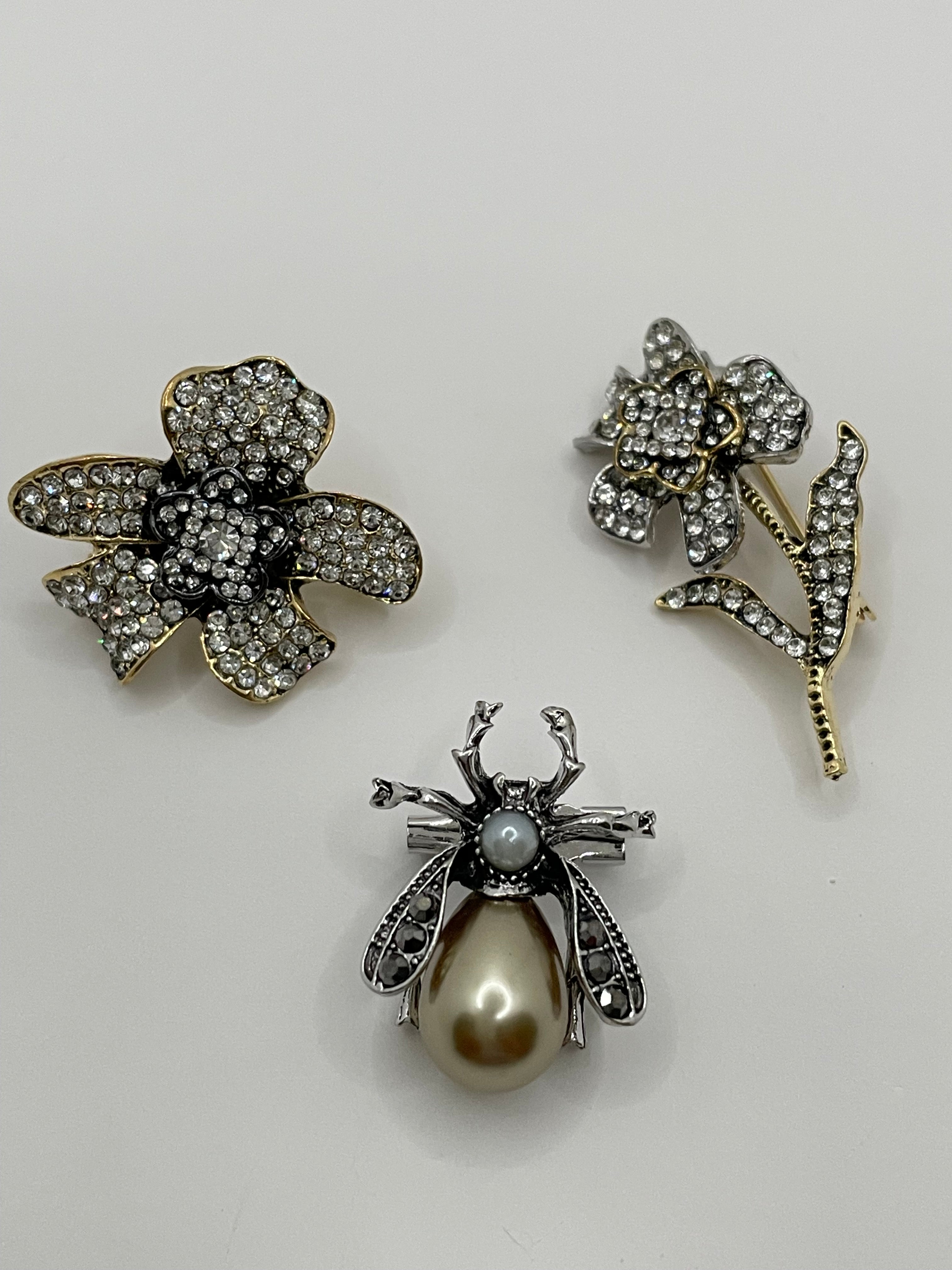 Tidimalo Bee & Flower Encrusted Pearl Brooch Set