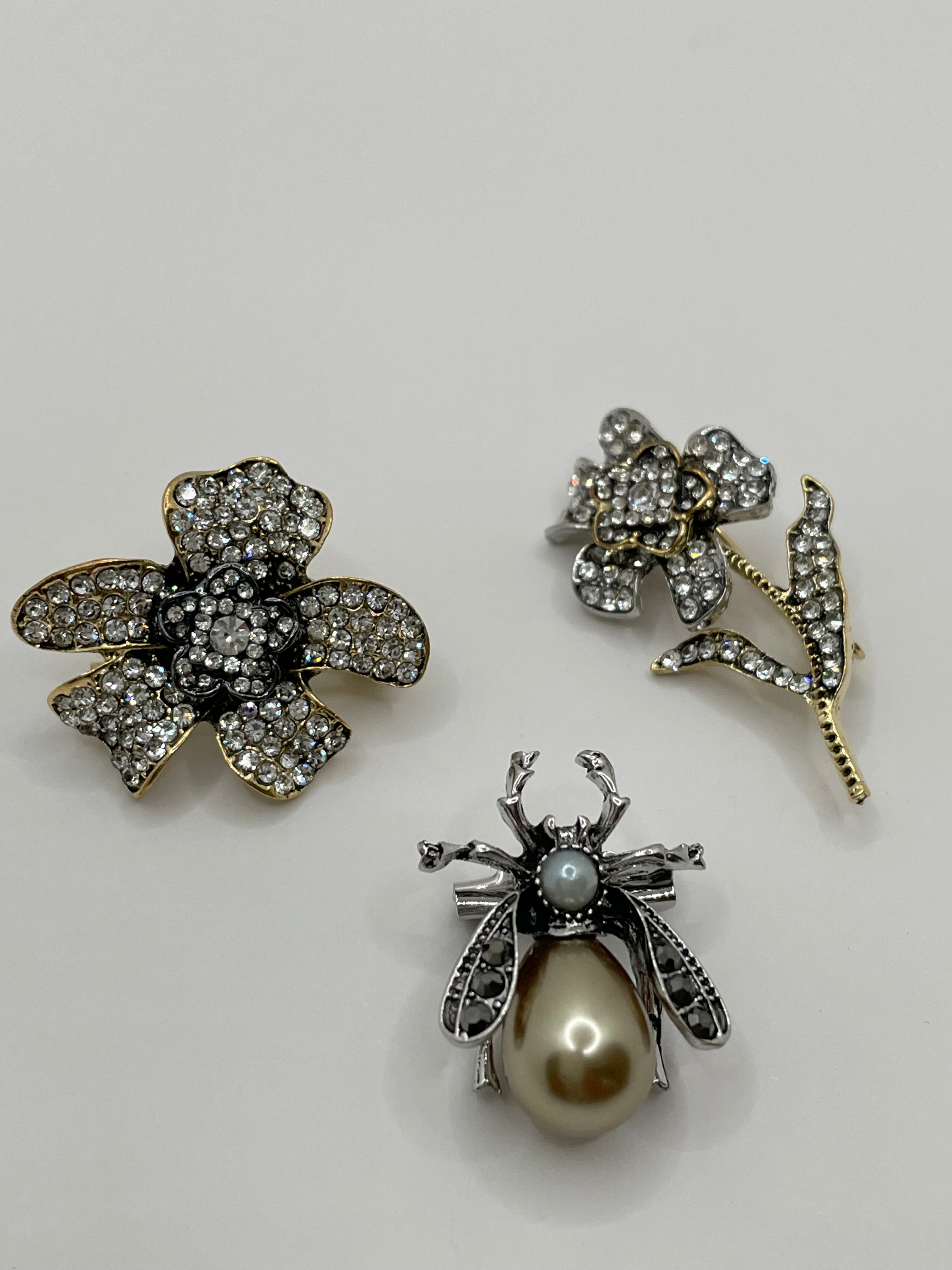 Tidimalo Bee & Flower Encrusted Pearl Brooch Set
