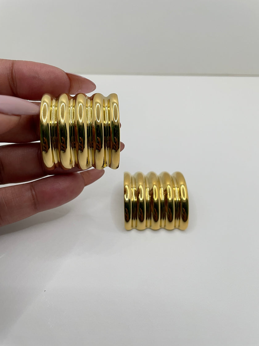 Katiso Vintage Gold Ridged Stud Earrings