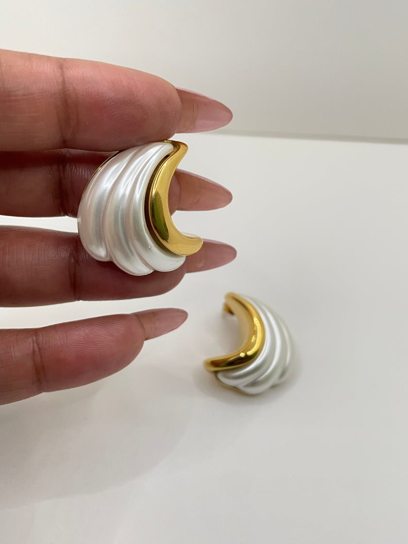 Qawe Vintage Gold & Cream Moon Earrings