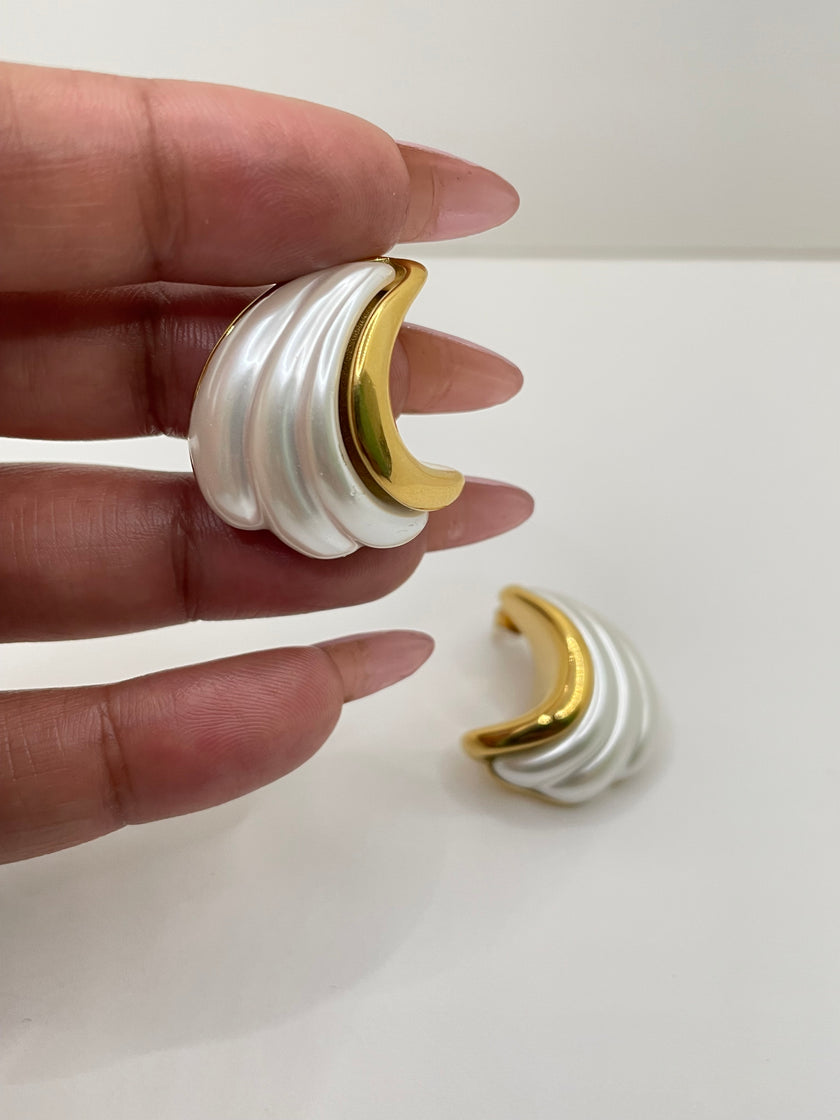 Qawe Vintage Gold & Cream Moon Earrings