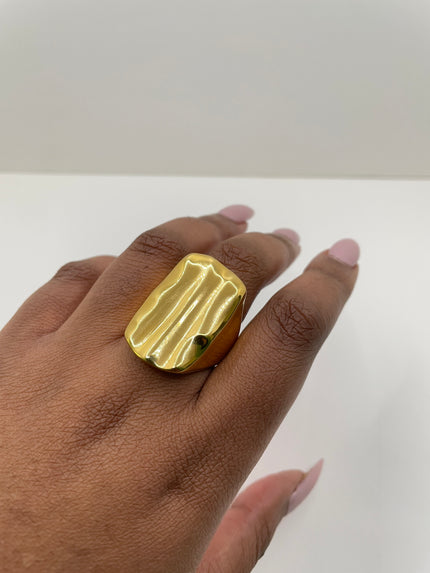 Bee Hammered Block Solid Gold Ring