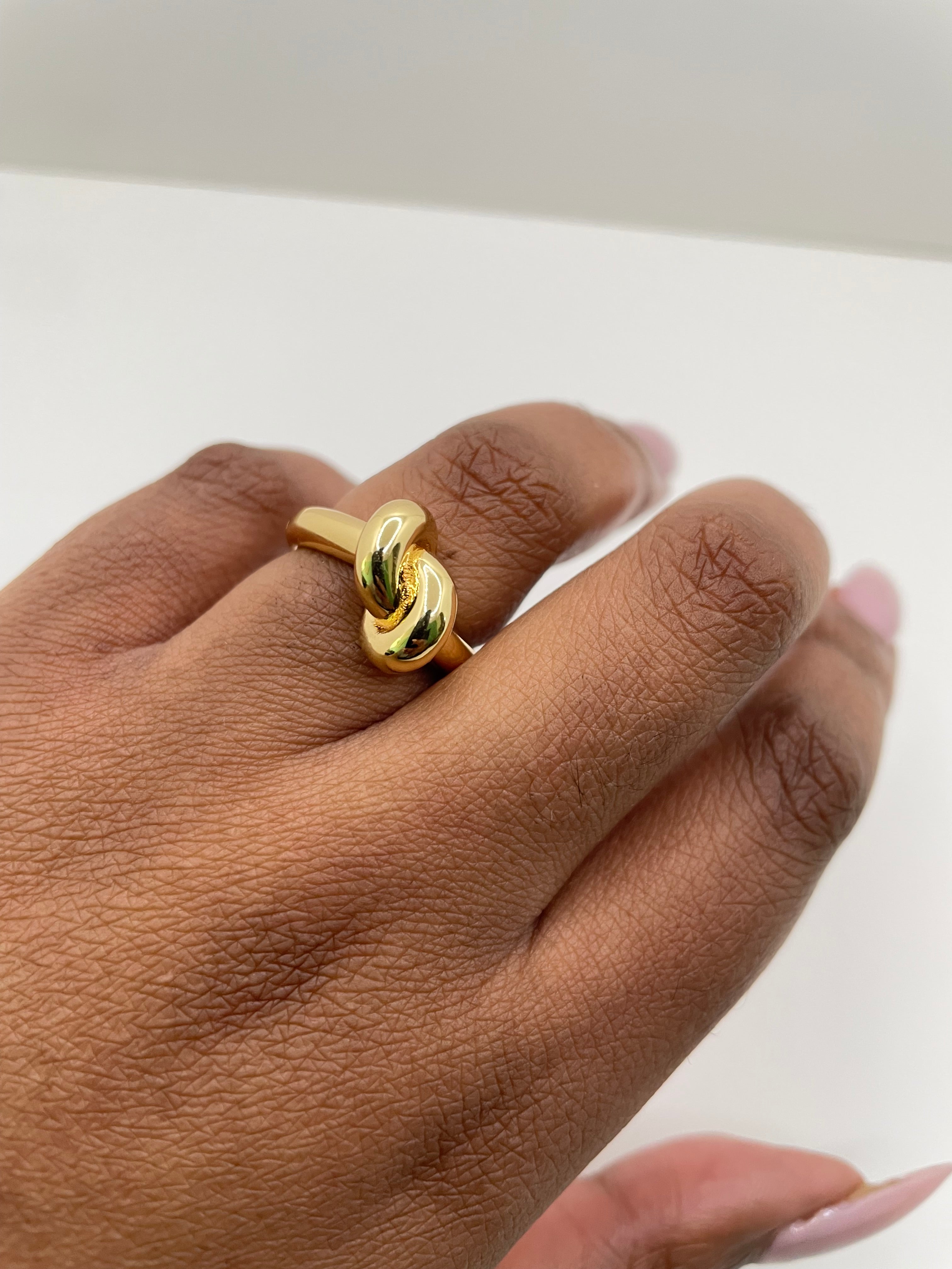 Kgah Solid Gold Twist Minimal Ring