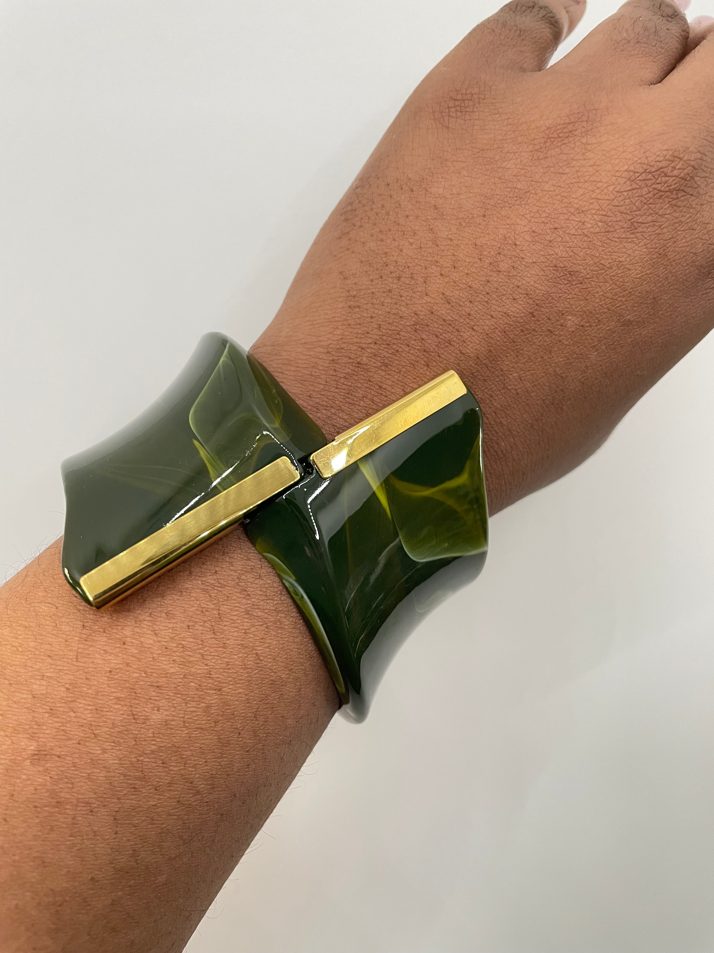 Oke Luxurious Green Marble & Gold Cuff