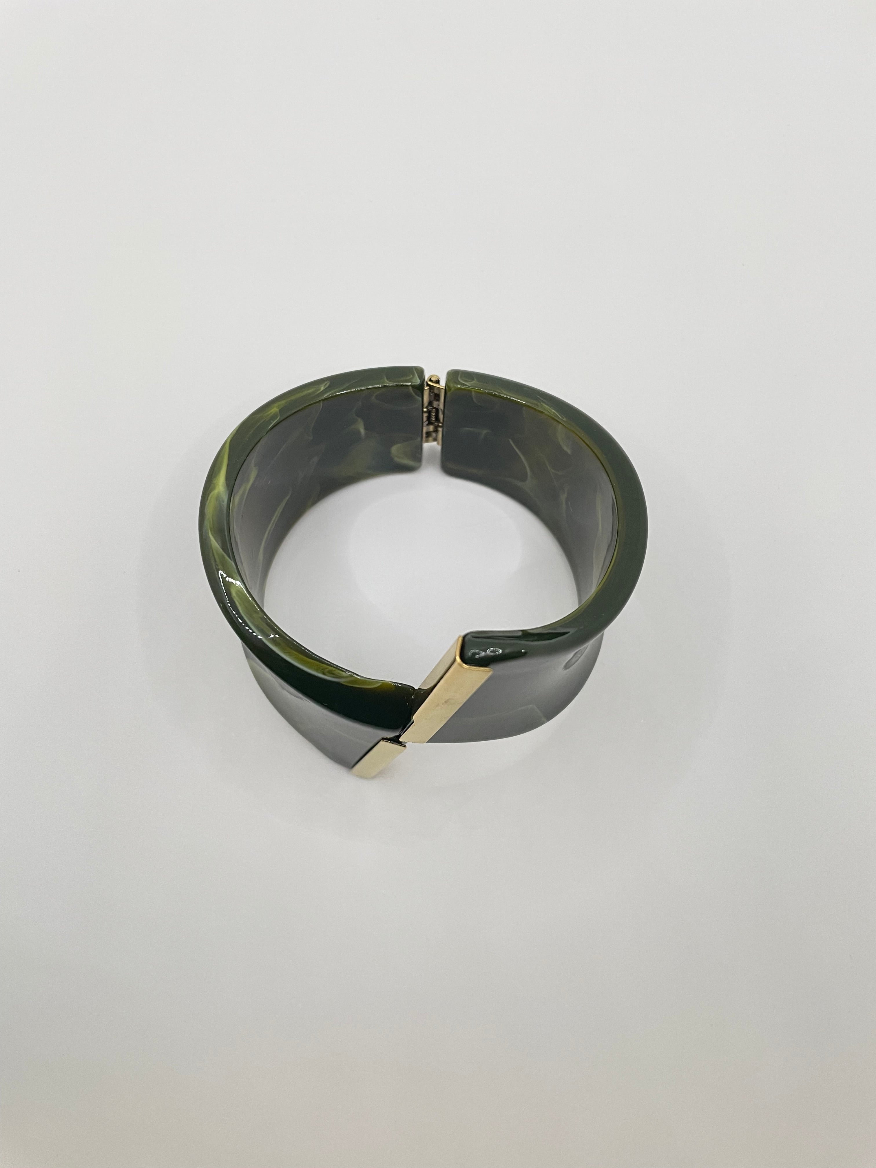 Oke Luxurious Green Marble & Gold Cuff