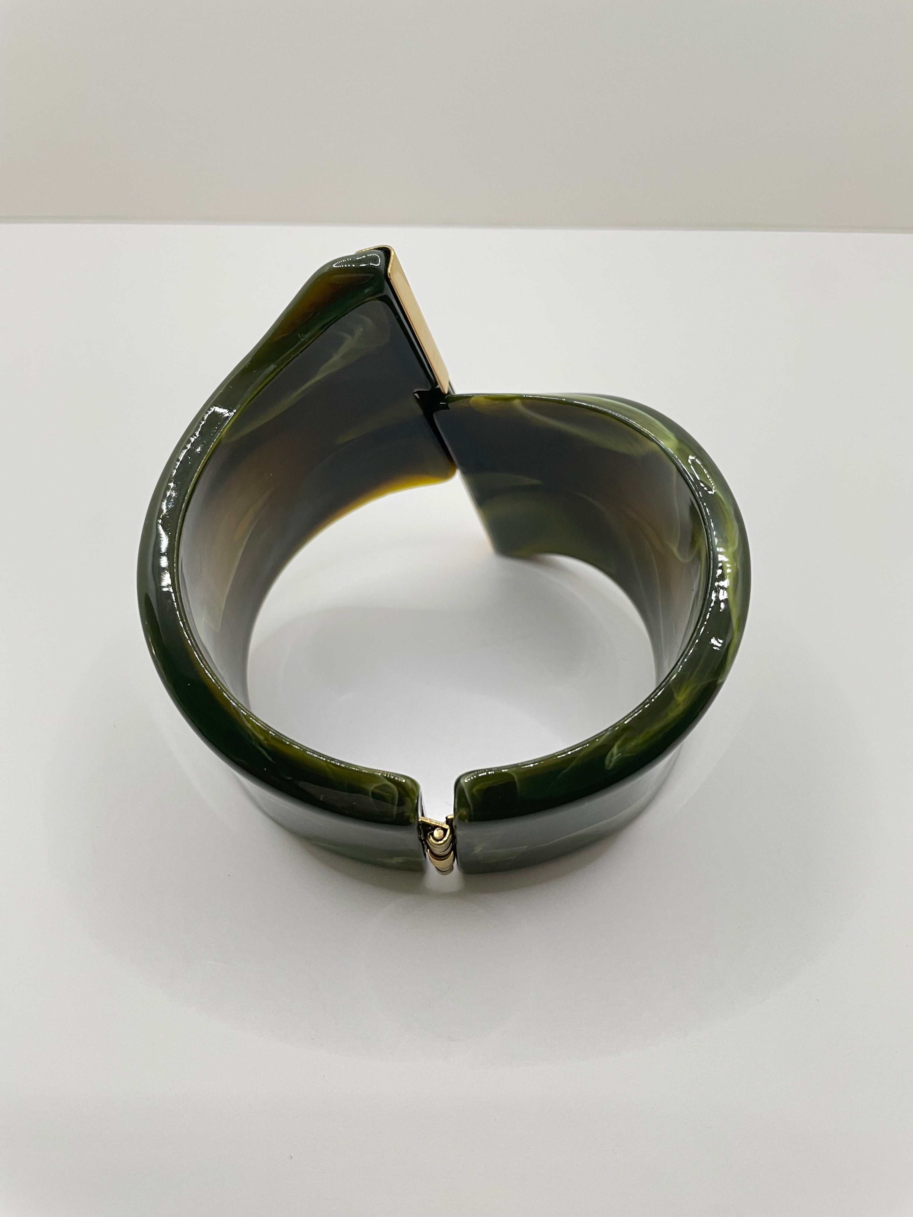 Oke Luxurious Green Marble & Gold Cuff