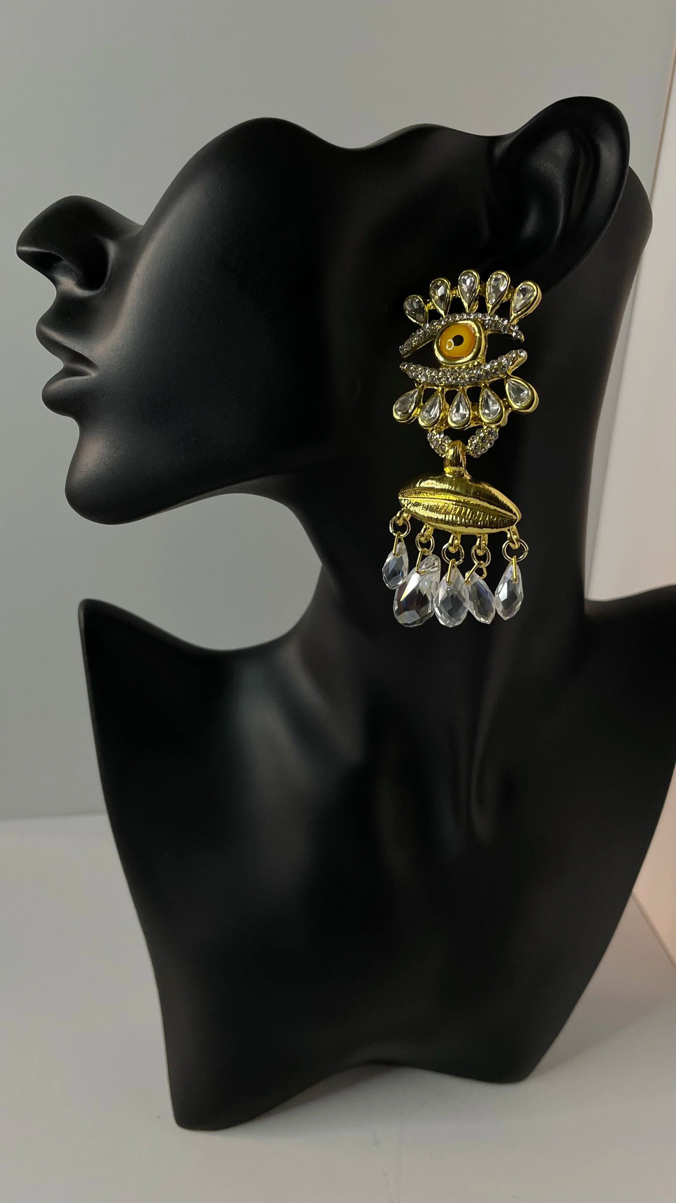 Lihlo Gold Bouche & Eye Earrings