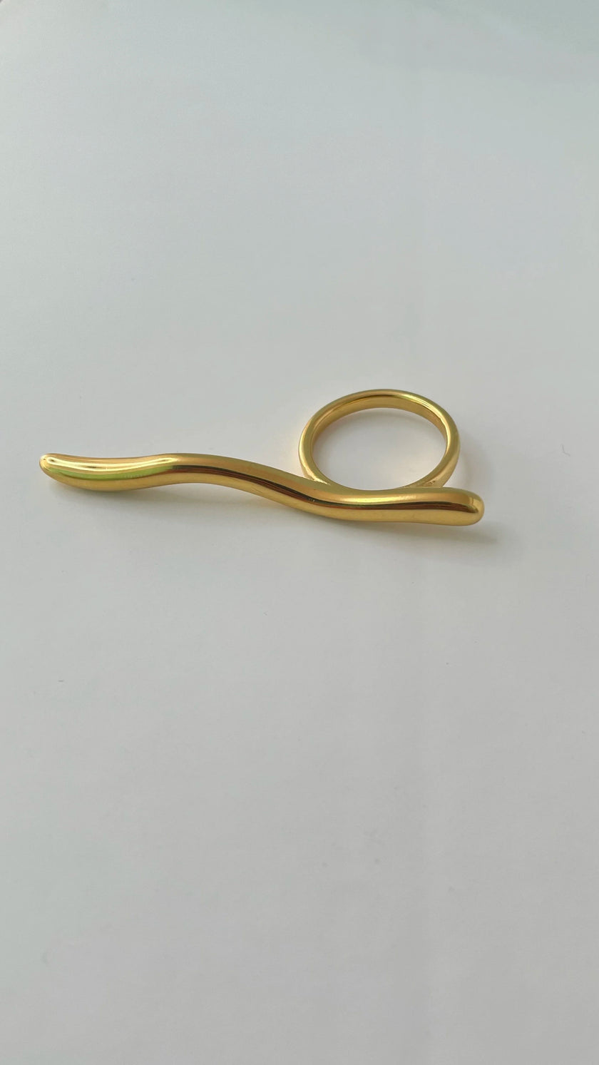 Tiana Cool Gold Wavy Line  Ring