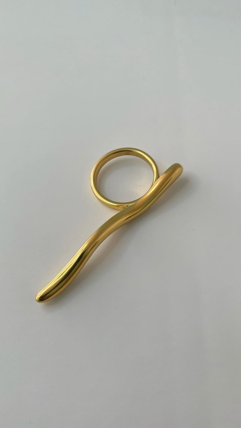 Tiana Cool Gold Wavy Line  Ring