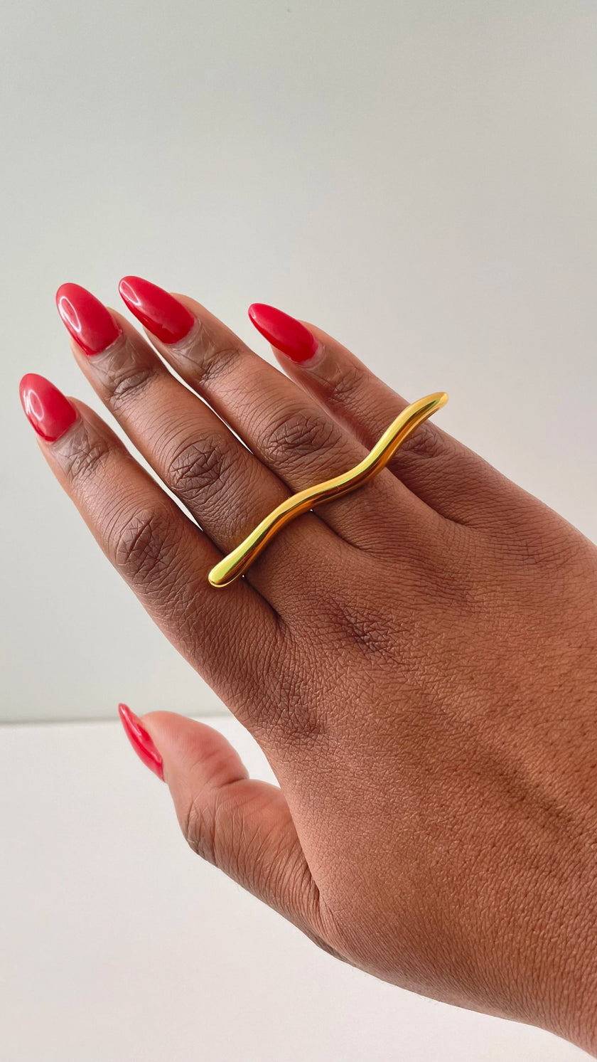 Tiana Cool Gold Wavy Line  Ring